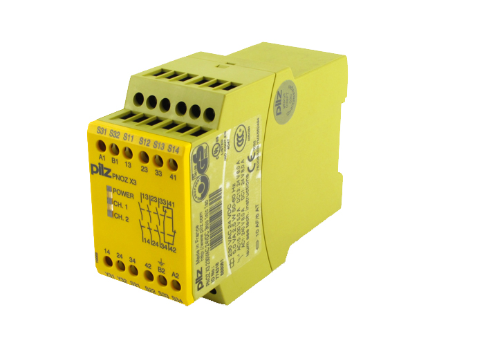 774310 New PILZ PNOZ X3 24AC/DC 3NA+1NC+1pnp
